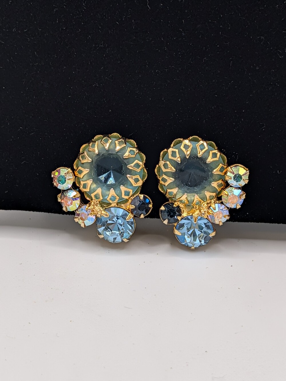 vintage Juliana Delizza and Elster BLUE D&E BLUE Clip on Earrings Gold Tone